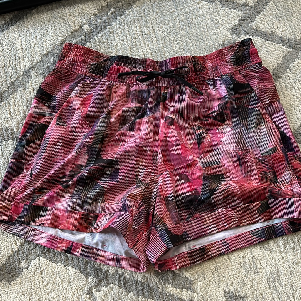 Lululemon Spring Breakaway Shorts 6